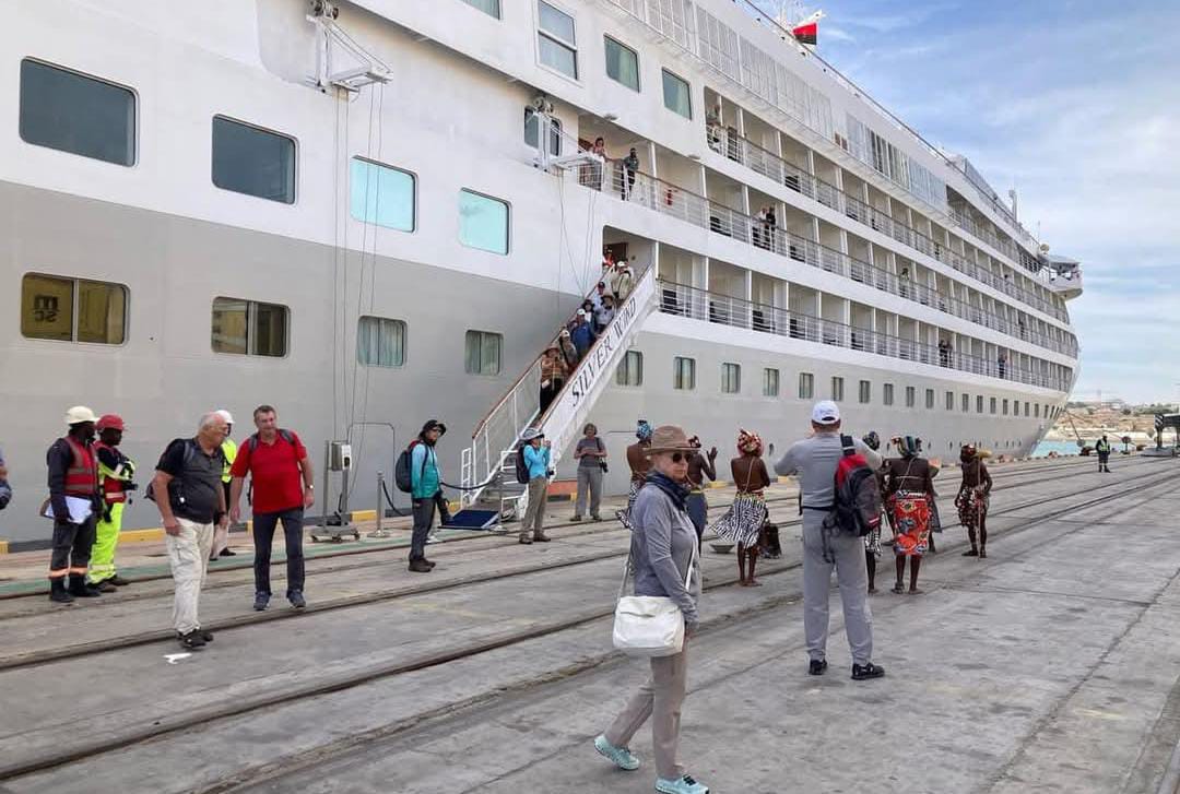Mais de 200 turistas chegam ao Namibe a bordo do Navio de cruzeiro “Silver Wind” ‎
