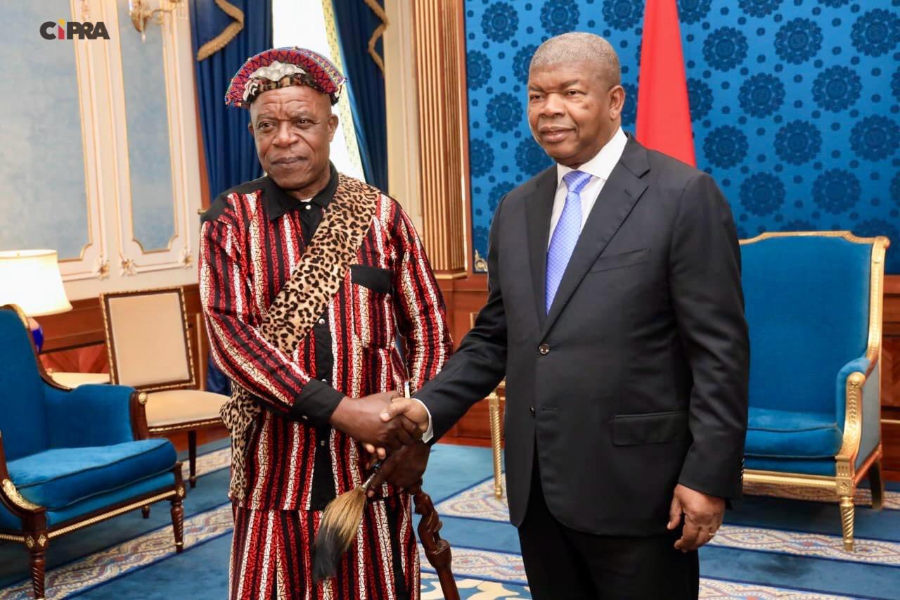 O Rei Muana Uta-Kabamba dos Bayaka, da região dos Buengas, Província do Uíge, considerou de boa audiência que lhe foi concedida pelo Presidente da República, João Lourenço