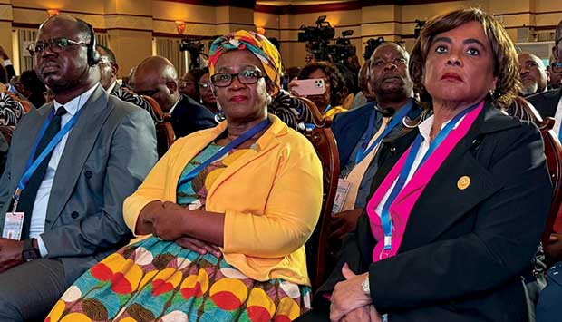 Parlamento regional em debate alargado