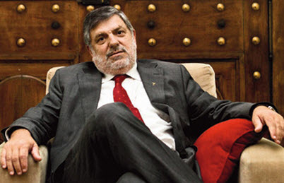 Banqueiro Fernando Teles pede juízo aos políticos angolanos antes que o país se afunde ainda mais