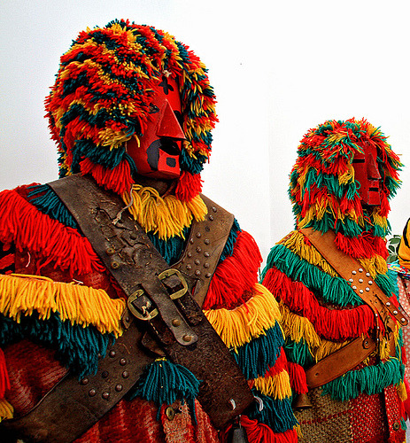 Qual a origem dos portugueses vindos do Norte de África?