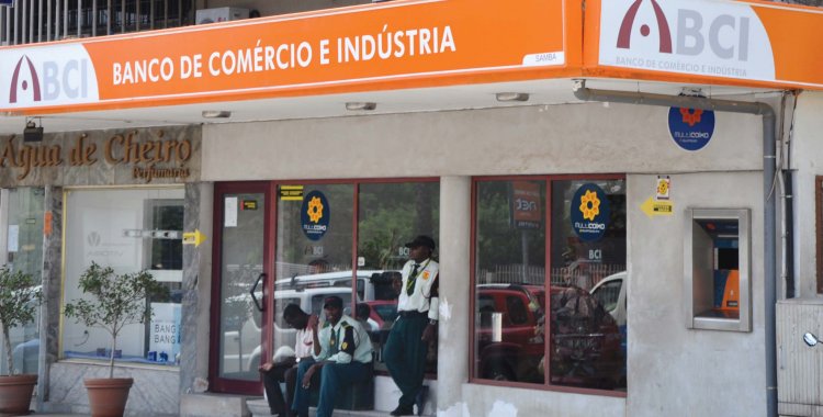 Luanda: Burladores falsificaram B.I. de dois clientes do BCI e dirigiram-se a um balcão para levantarem cartões de crédito, mas foram descobertos e detidos