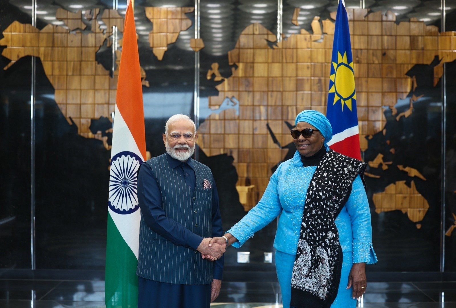 O primeiro-ministro Narendra Modi chegou a Namibia na quarta-feira, marcando a etapa final de sua turnê por cinco nações e a primeira visita de um primeiro-ministro indiano à nação africana em quase três décadas.
