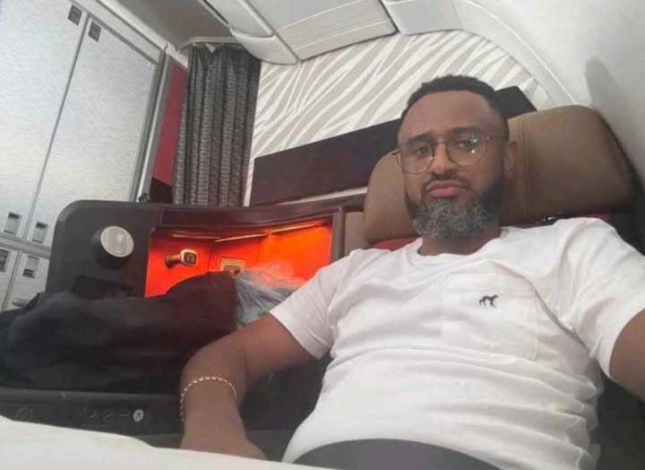 Filho do sistema a disfrutar das regalias, e vós mente que ele é a alternância.‼️