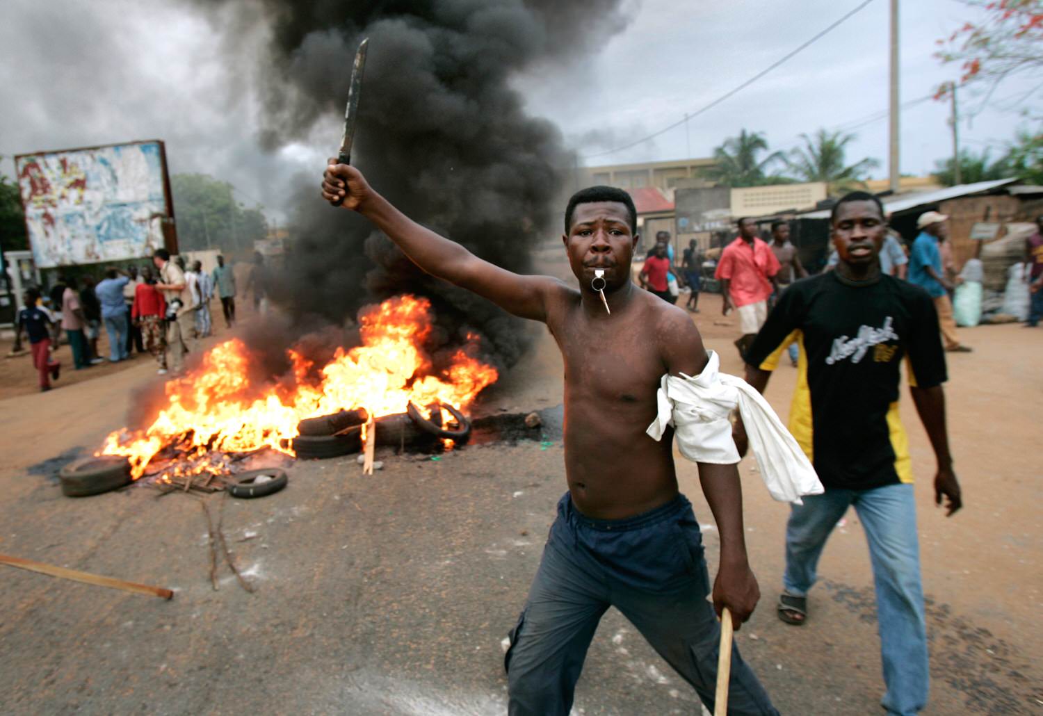 Protestos contra dinastia governante do Togo , Faure Gnassingbé sua família governa o Togo quase exclusivamente desde 1967