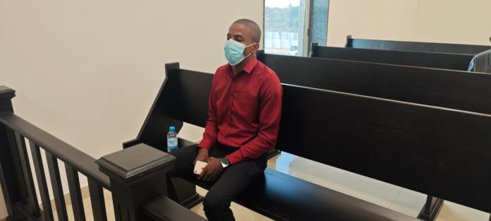 Ali no Palácio Presidencial tem um Ngombide, chama-se Gelson Brás gosta de Ngombelar as meninas de 12 anos de idade