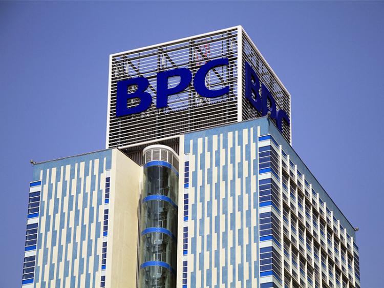 Cinco dos maiores bancos despediram mais de 1500 colaboradores, fecharam 32 agências e conseguiram 3,3 milhões de novos clientes