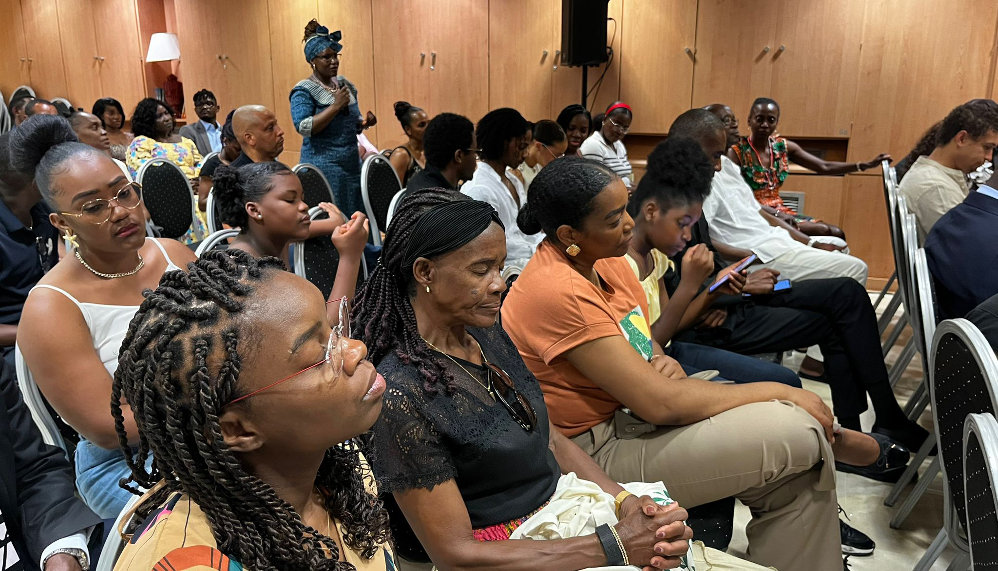 A Embaixada de Angola em Espanha realizou uma reunião de auscultação com associações e membros da comunidade angolana residente naquele país.