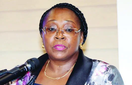 Maria Nelumba, Governadora do Bengo, tem violado a Lei dos Contratos Públicos para facilitar o seu esquema de enriquecimento ilícito