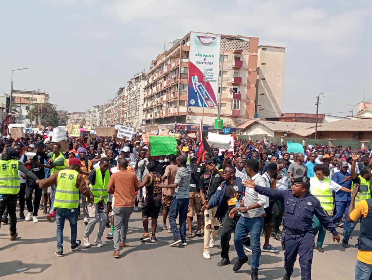 Luanda será palco de nova manifestação contra a subida dos preços do combustível e dos transportes no sábado dia 26
