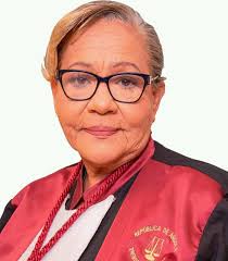 Anabela Vante suspende julgamento dos generais Kopelipa e Dino até ao dia 30