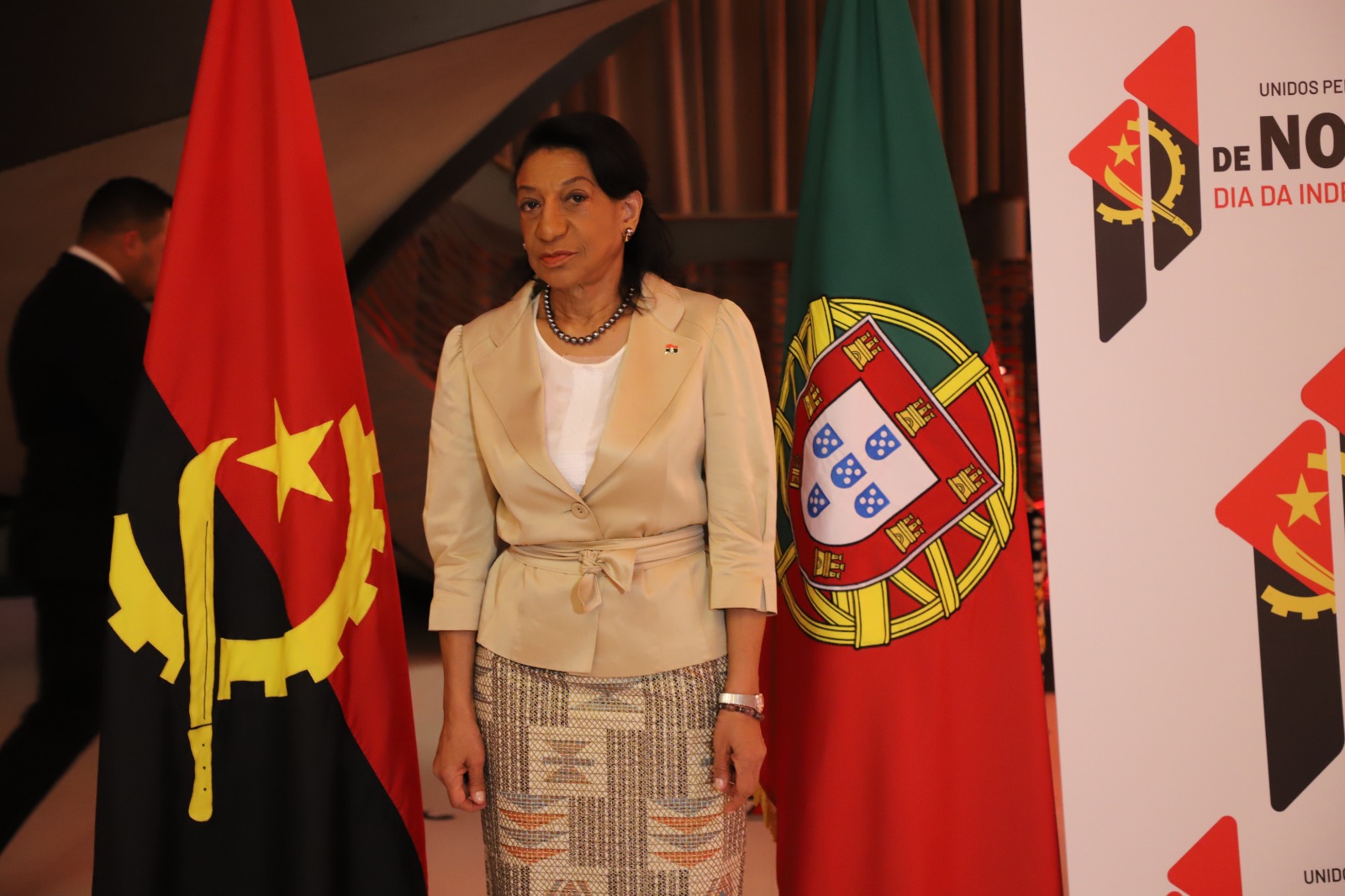 Funcionários da Embaixada de Angola em Portugal denunciam atrasos prolongados no pagamento de salários e alegam má gestão por parte da actual embaixadora, cuja liderança tem sido marcada por conflitos internos e gastos considerados excessivos.
