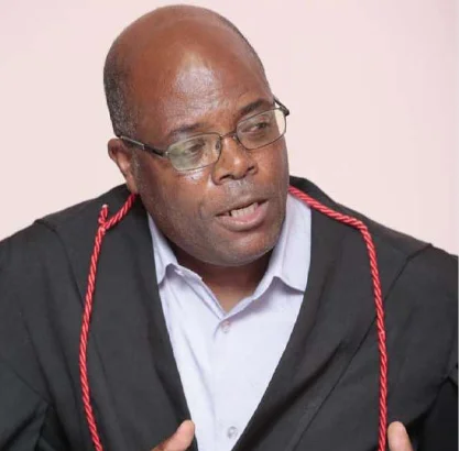 David Mendes Advogado do Povo : reflete sobre a igualdade entre os cidadãos angolanos e a discrepância entre a Constituição e a realidade