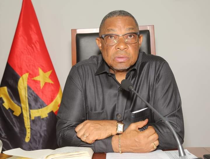 Ex-Ministro do Interior Apresenta Acusação por Crimes Contra a Honra