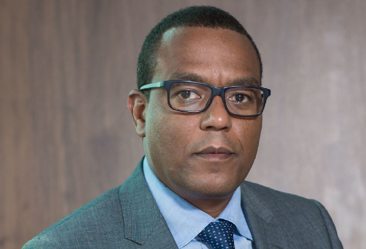 O SR. MASSANO NÃO ESTÁ A AJUDAR O PRESIDENTE!