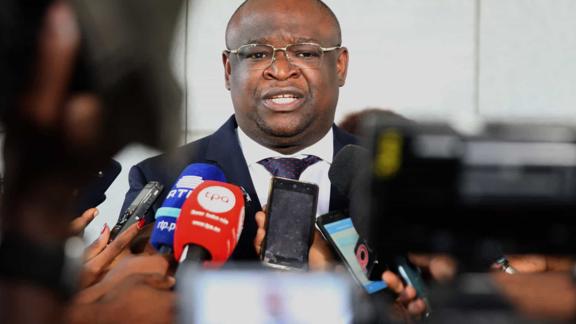 Manuel Homem Ministro do Interior,em braço de ferro com empresa britânica