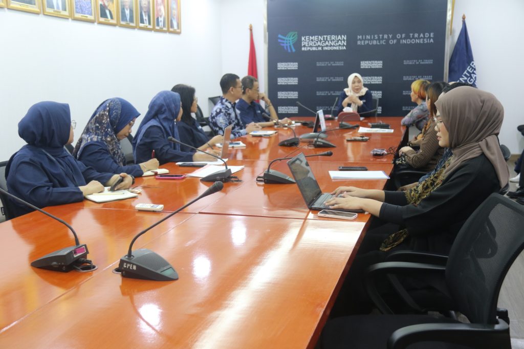 A Diretora Geral de Desenvolvimento Nacional de Exportações, Fajarini Puntodewi, liderou uma reunião de coordenação para a preparação da Trade Expo Indonesia 2025