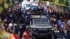 França evacua presidente de Madagascar em meio a motim militar e revolta popular