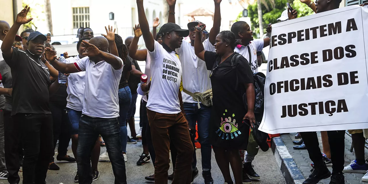 Oficiais de justiça angolanos iniciam nova greve até 14 de novembro