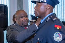 TODOS FINGEM INCLUINDO TAMBEM O MINISTRO DO INTERIOR MANUEL HOMEM, MAS TODOS SABEM: O MERCADO DA PATENTE NA POLÍCIA NACIONAL