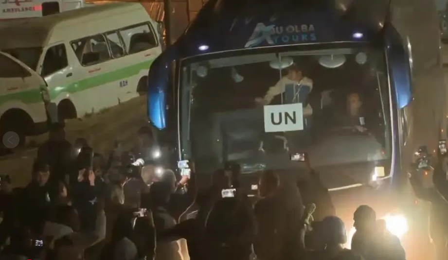 passagem de Rafah foi reaberta para permitir que alguns palestinos viajassem entre Gaza e o Egito