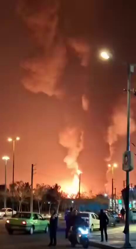 Ataque aéreo atinge refinaria em Teerão